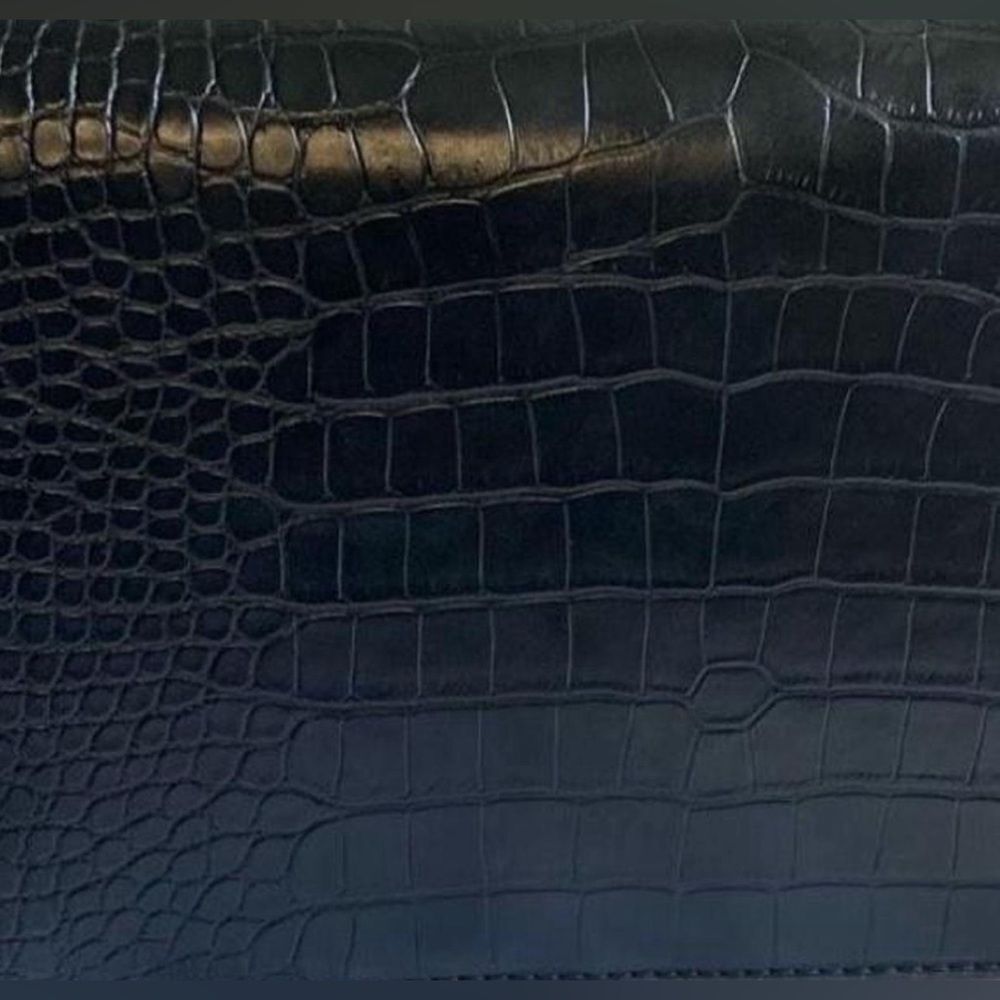 Luxury inspired Black Crocodile-Embossed Shoulder Bag - Picture 4 of 9